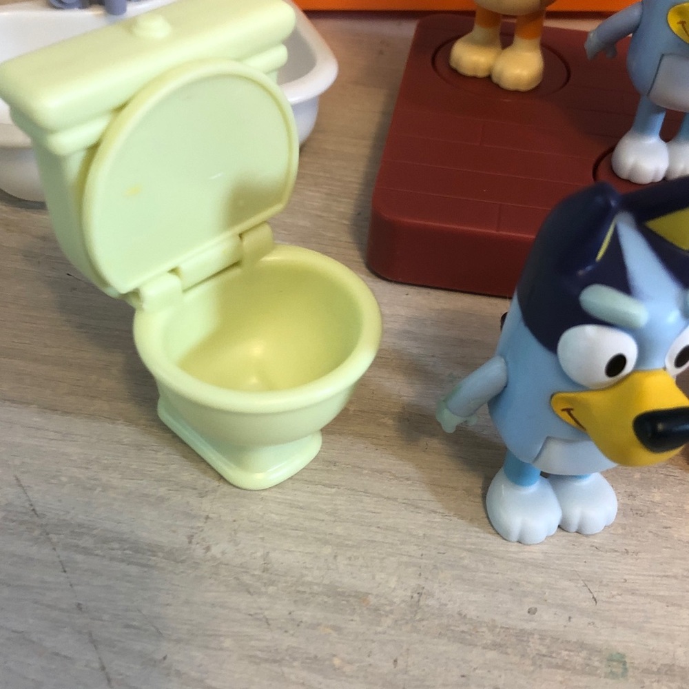 Bluey playset and figures Please Read - Picture 5 of 12